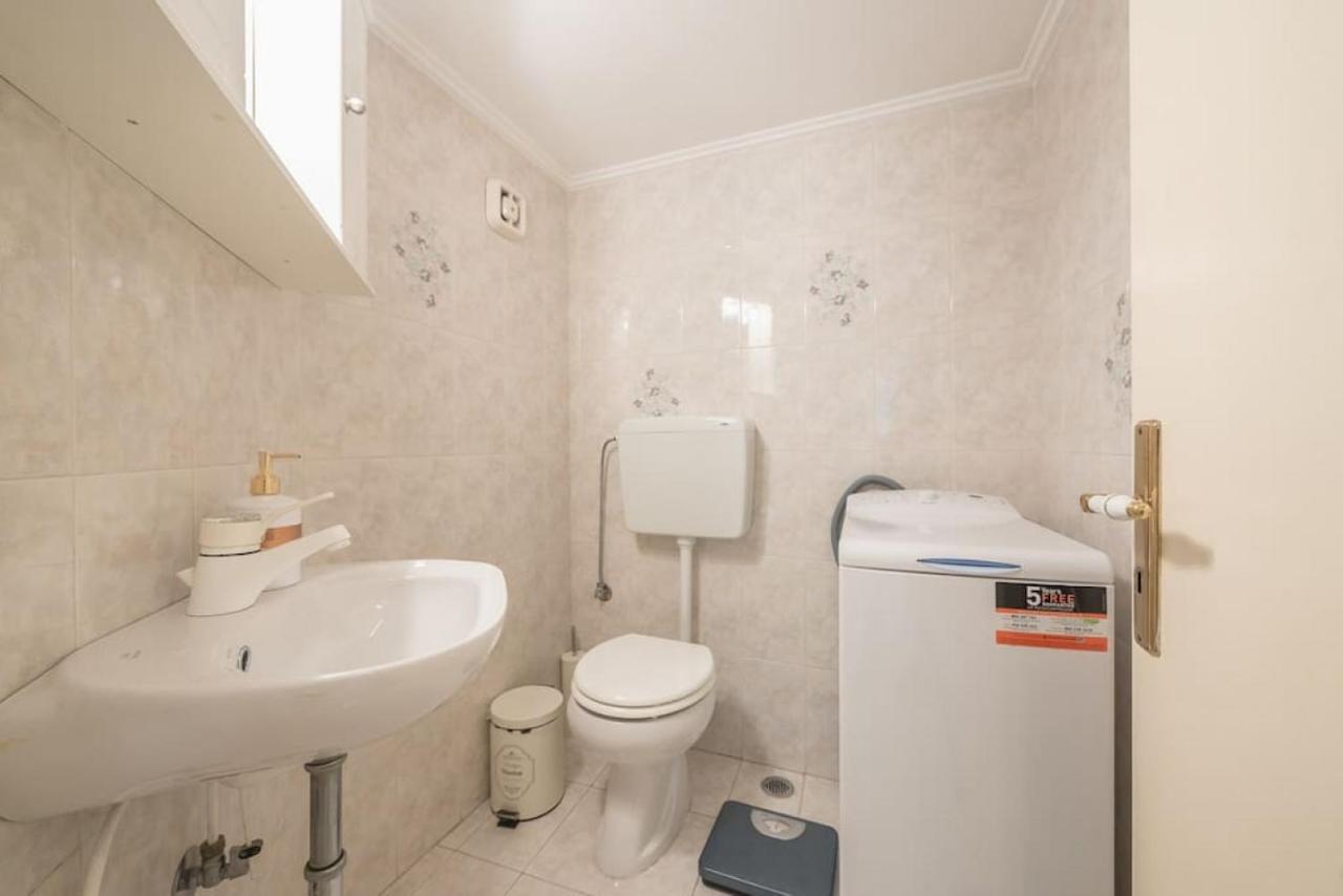 Central 3Br Apartment Next To Panormou Metro! アテネ エクステリア 写真