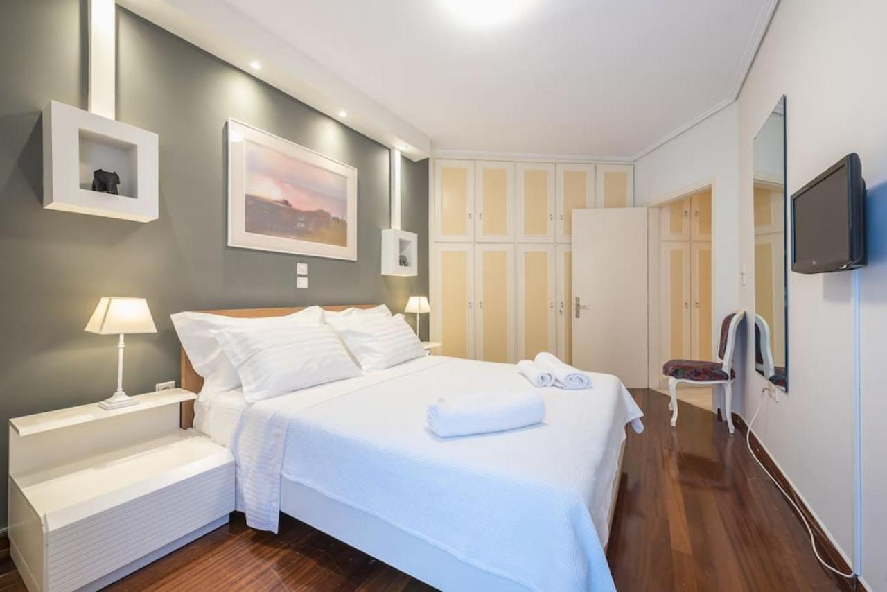 Central 3Br Apartment Next To Panormou Metro! アテネ エクステリア 写真